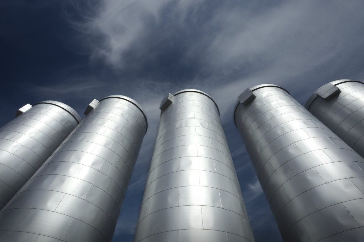 Indonesia asks feed mills to hold price increases as ministry steers soybean meal imports through state enterprise