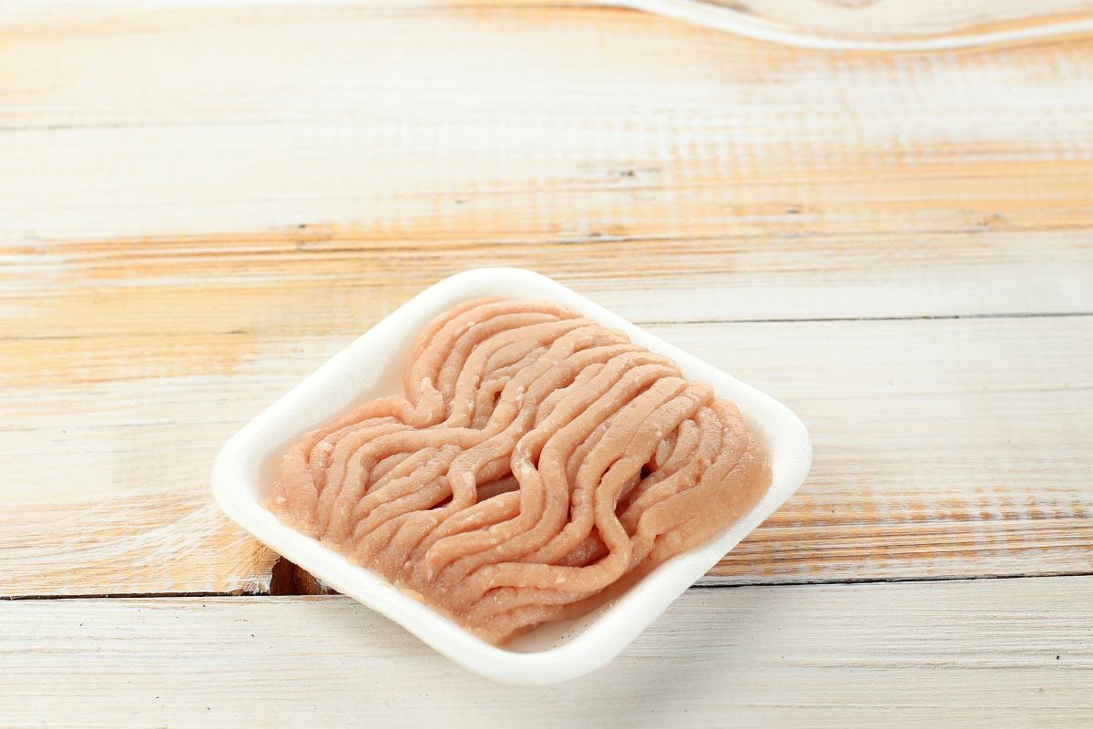 eBeam treatment of ground poultry meat: different effects in chicken and turkey